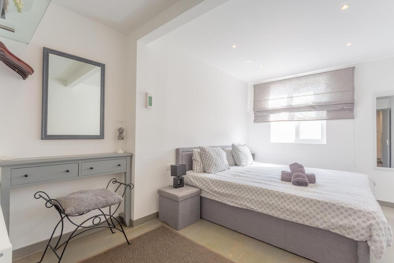 Сasa de vacaciones Modern 3 Bedroom Duplex Adeje Center *